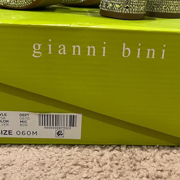 Gianni Bini size 6 silver formal shoes - Picture 10 of 15